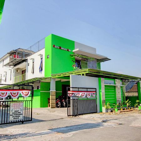 Super Oyo 93012 Griya Kencana Asri Syariah Lawean Exterior foto