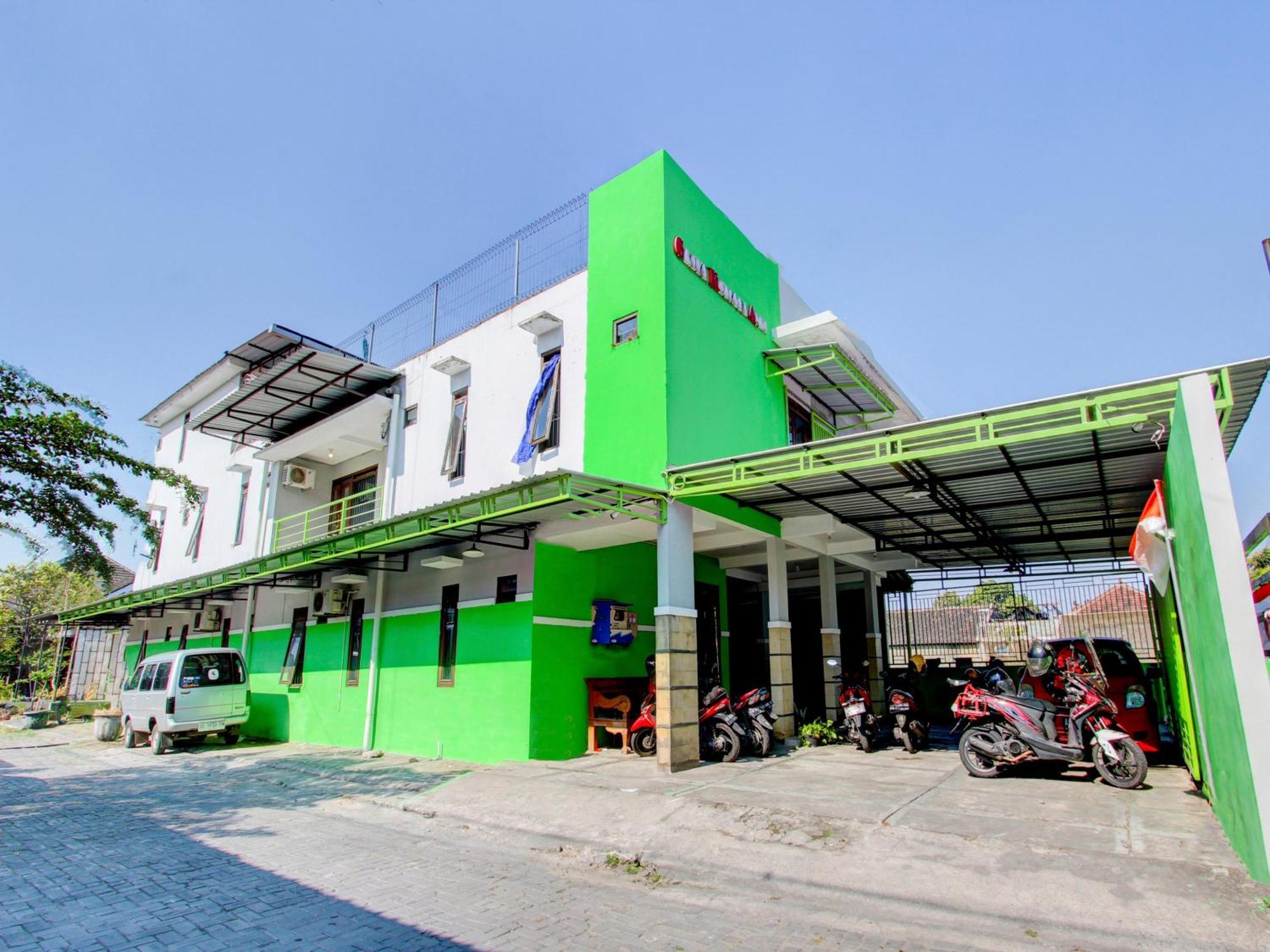 Super Oyo 93012 Griya Kencana Asri Syariah Lawean Exterior foto