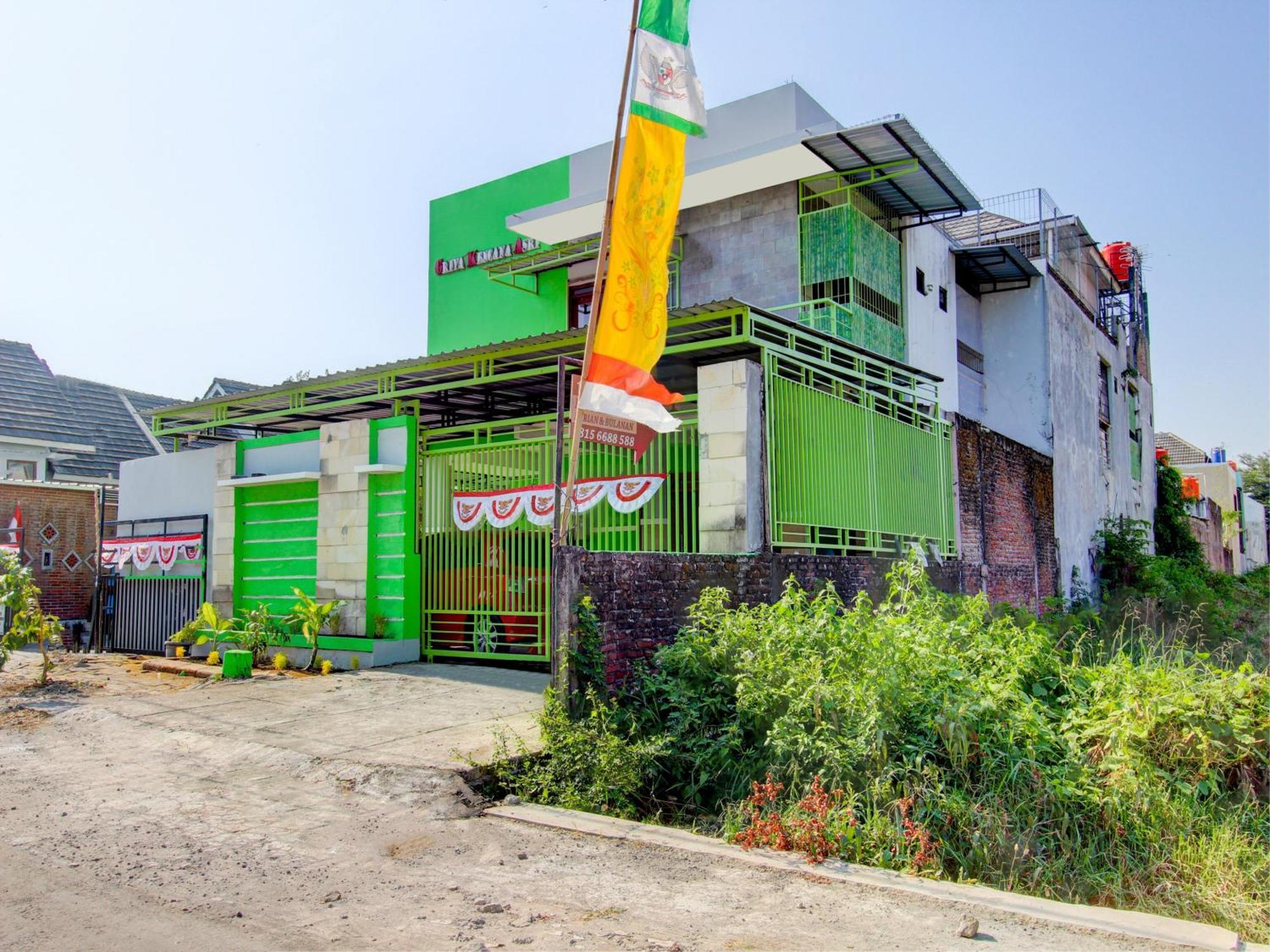 Super Oyo 93012 Griya Kencana Asri Syariah Lawean Exterior foto